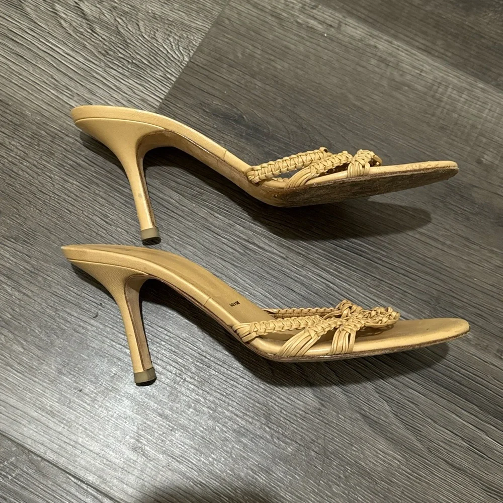 Vintage Y2K Vera Wang Women's Beige Heeled Sandals - Picture 3 of 3